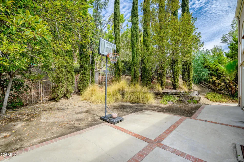 1955 Calle Sirena Glendale, CA 91208