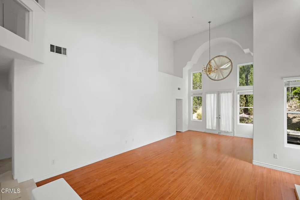 1955 Calle Sirena Glendale, CA 91208