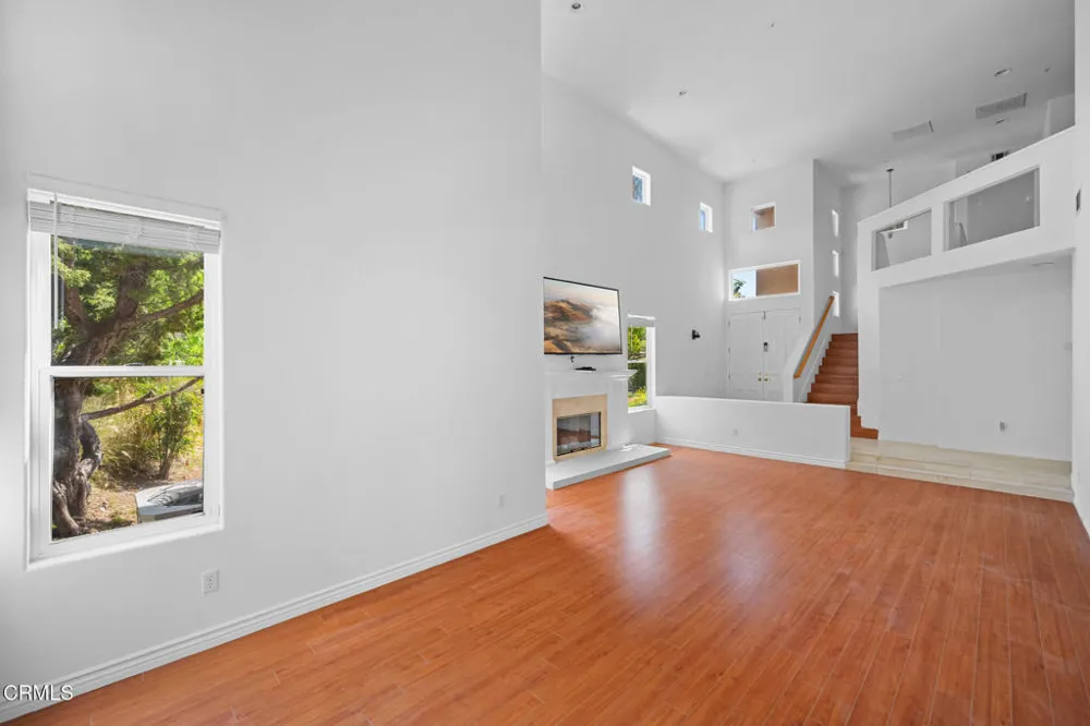 1955 Calle Sirena Glendale, CA 91208