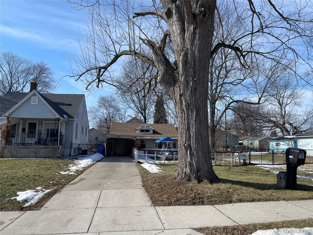 26521 BARRINGTON Madison Heights City, MI 48071