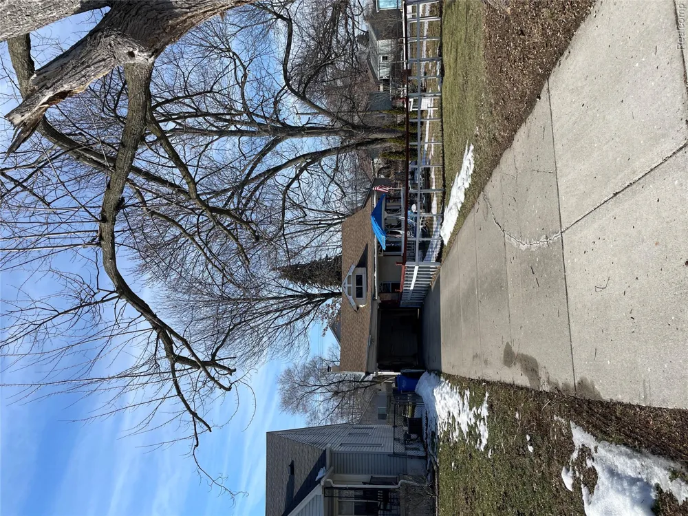 26521 BARRINGTON Madison Heights City, MI 48071