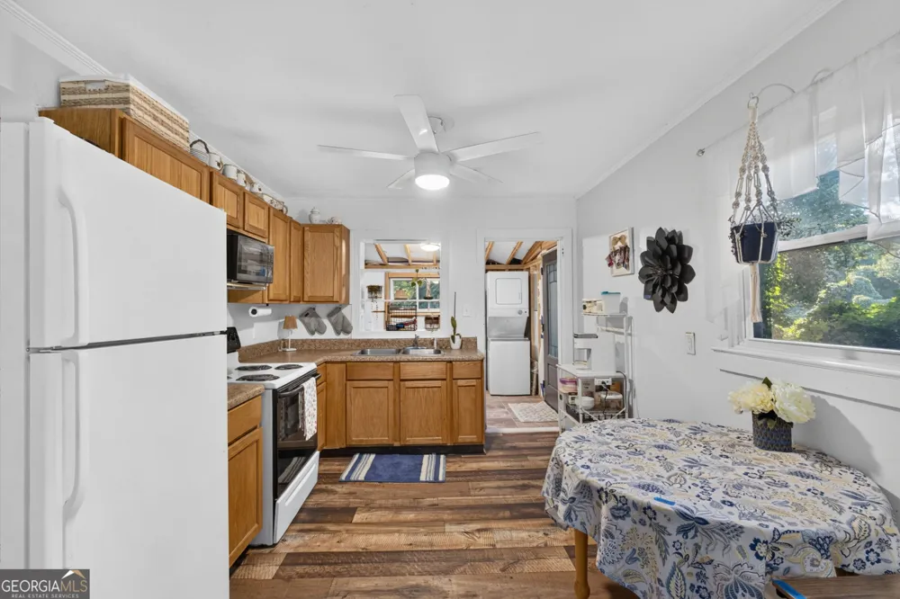 504 N Pond ST Toccoa, GA 30577