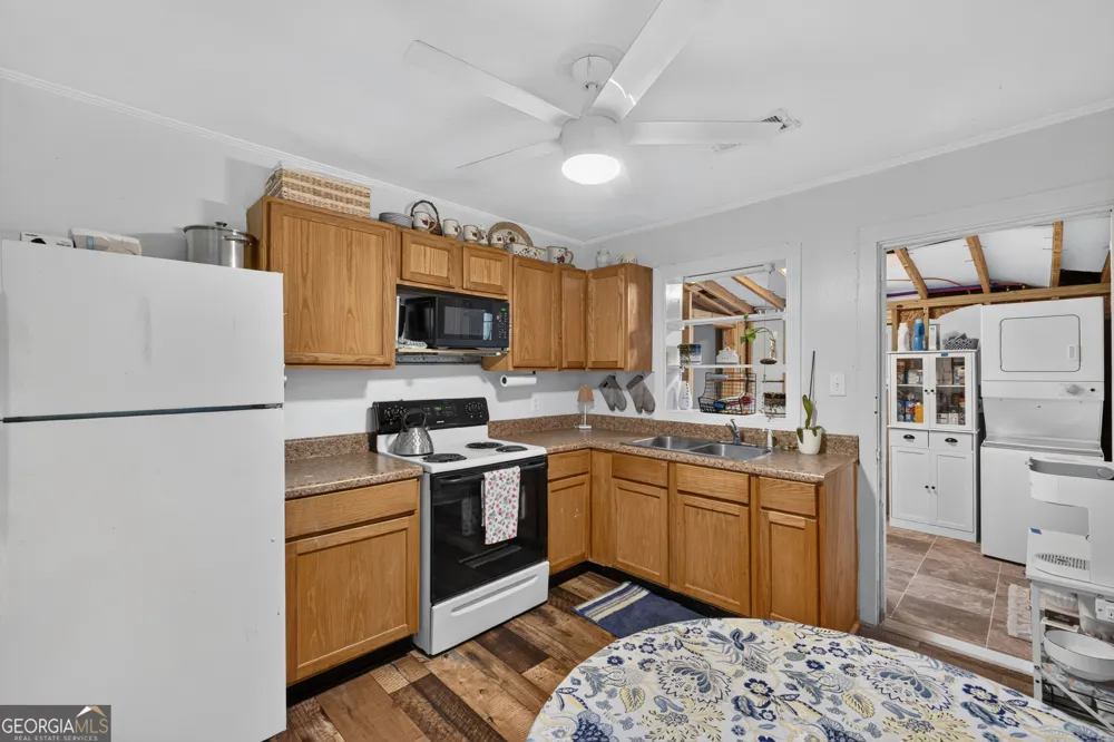 504 N Pond ST Toccoa, GA 30577