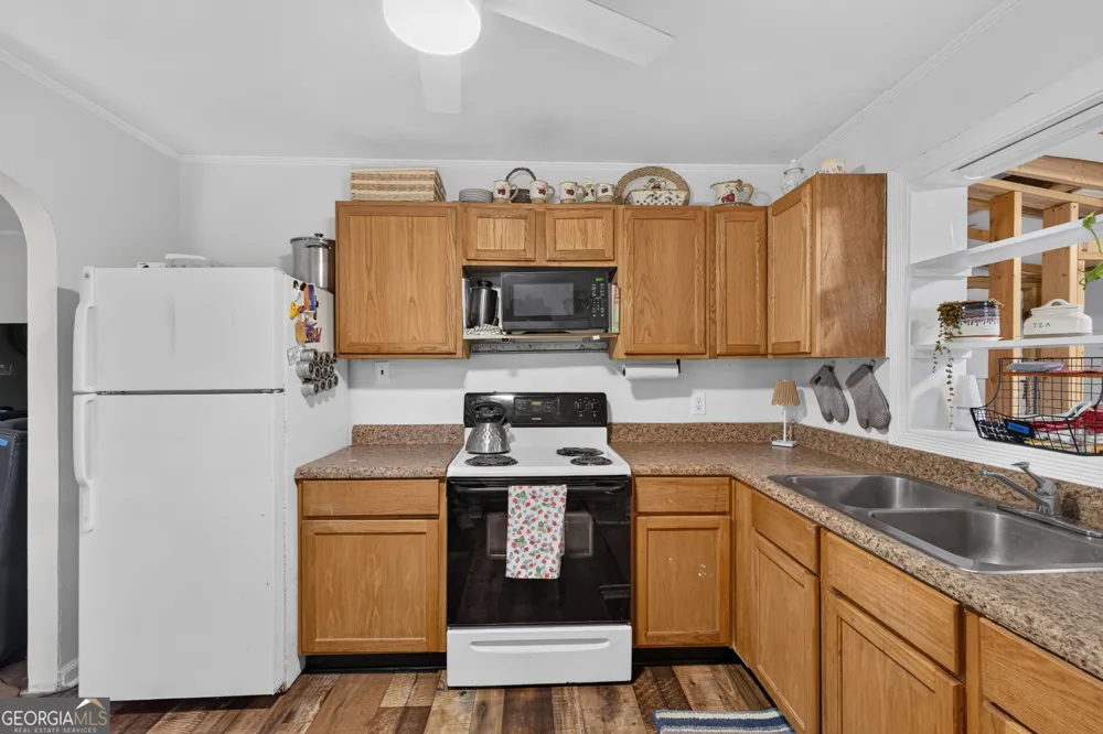 504 N Pond ST Toccoa, GA 30577