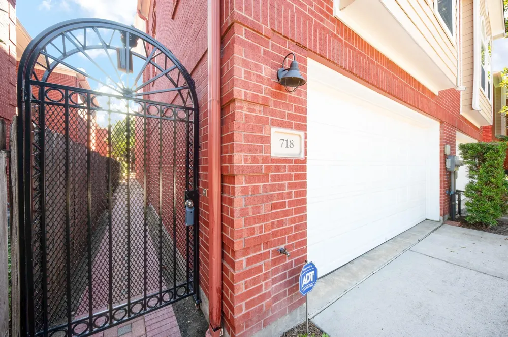 718 Roy Street Houston, TX 77007