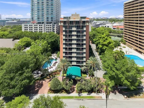 2951 S Bayshore Dr #305