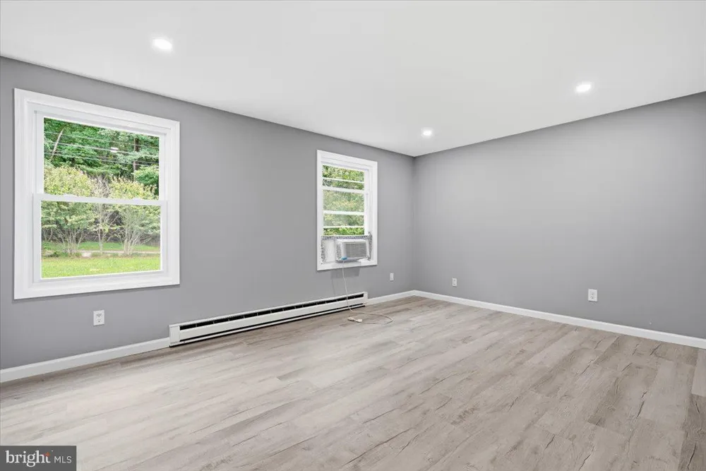1626 DAVID LANE Effort, PA 18330
