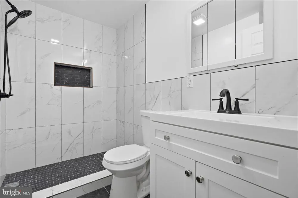 1626 DAVID LANE Effort, PA 18330