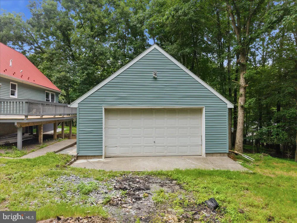 1626 DAVID LANE Effort, PA 18330