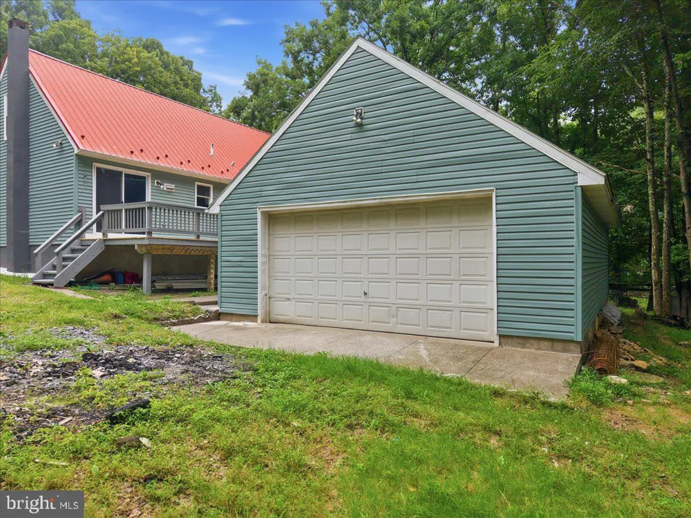 1626 DAVID LANE Effort, PA 18330