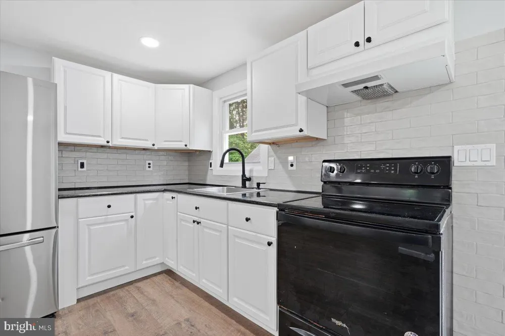 1626 DAVID LANE Effort, PA 18330