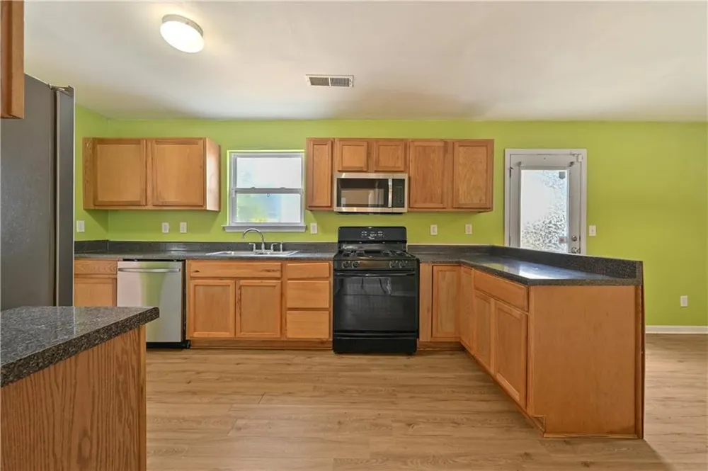4201 Ash Tree Street Snellville, GA 30039