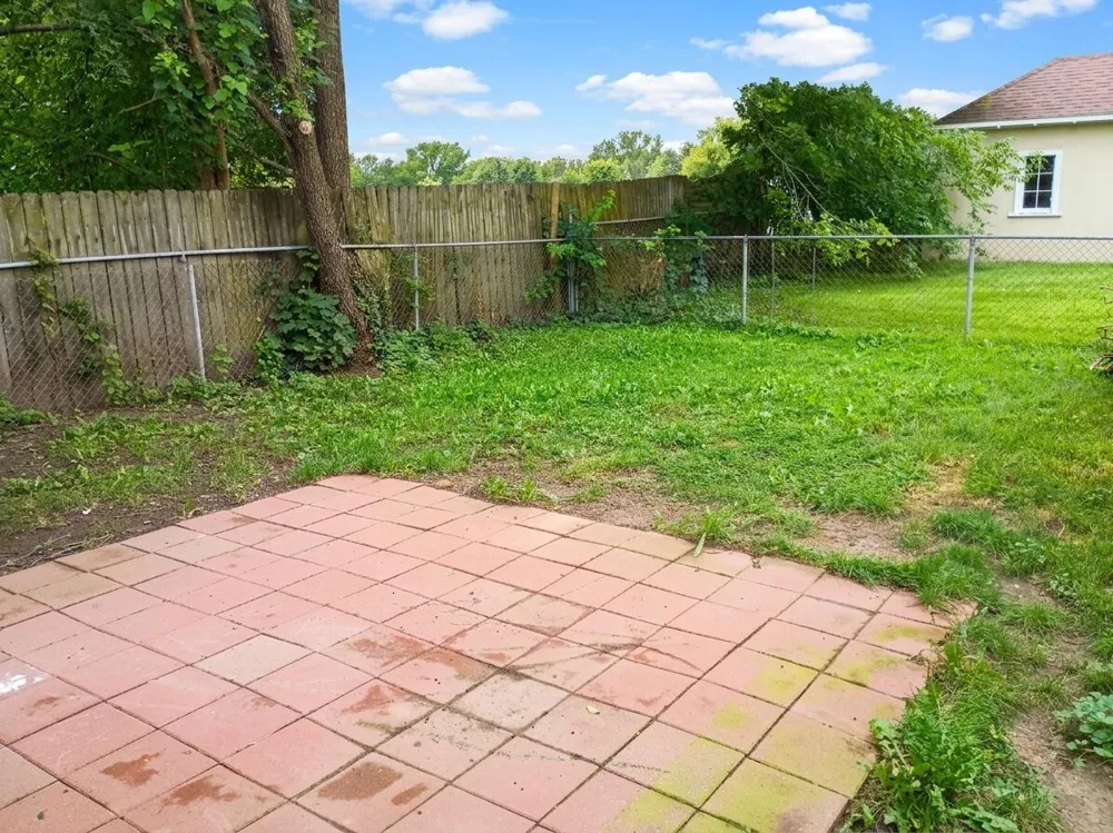 1347 NW Powers Avenue Grand Rapids, MI 49504