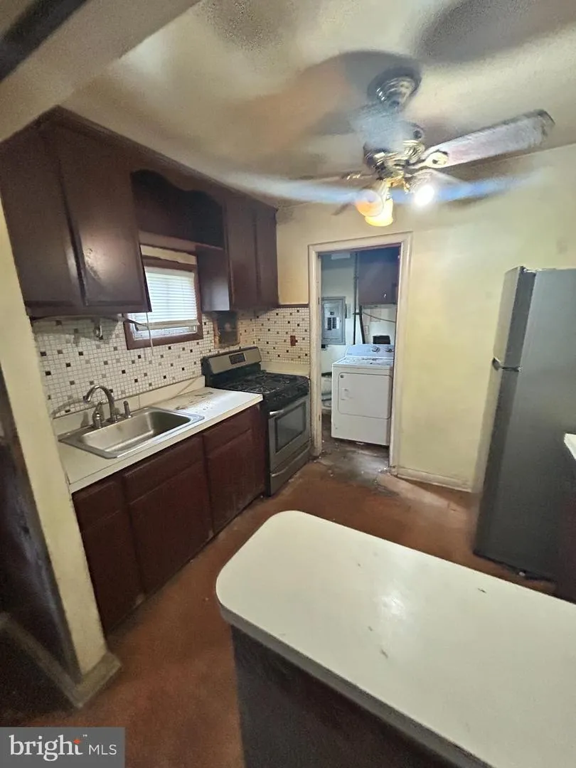 122 HALCYON DRIVE New Castle, DE 19720