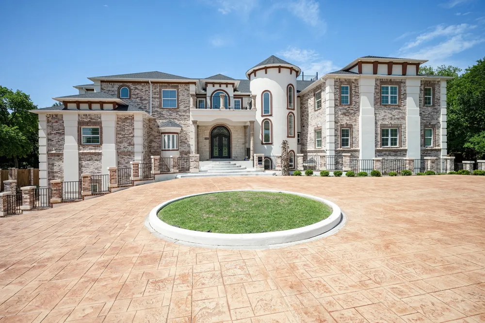 2415 Amberleaf Court Cedar Hill, TX 75104