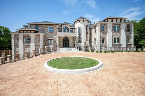 2415 Amberleaf Court