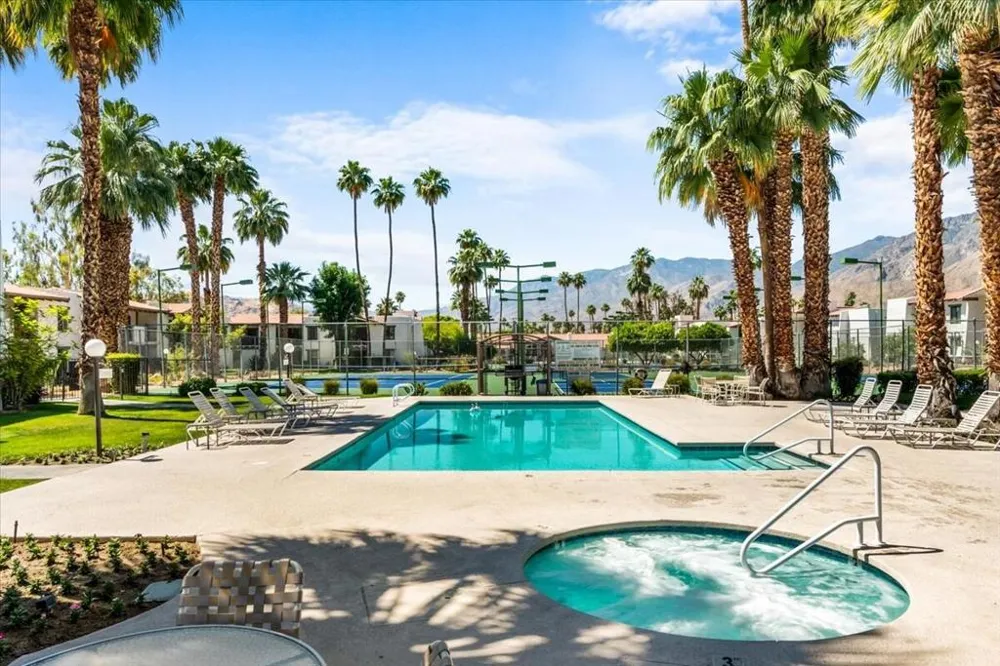 1050 E Ramon Road #20 Palm Springs, CA 92264