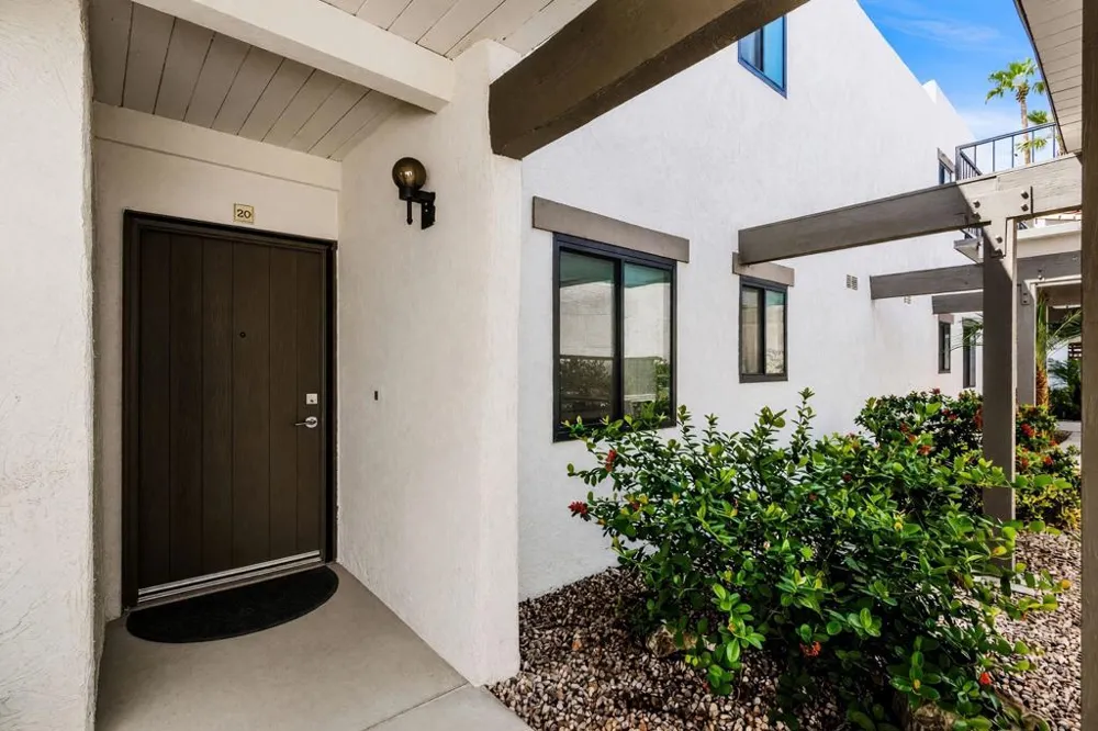 1050 E Ramon Road #20 Palm Springs, CA 92264