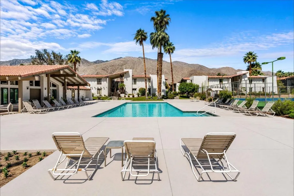 1050 E Ramon Road #20 Palm Springs, CA 92264