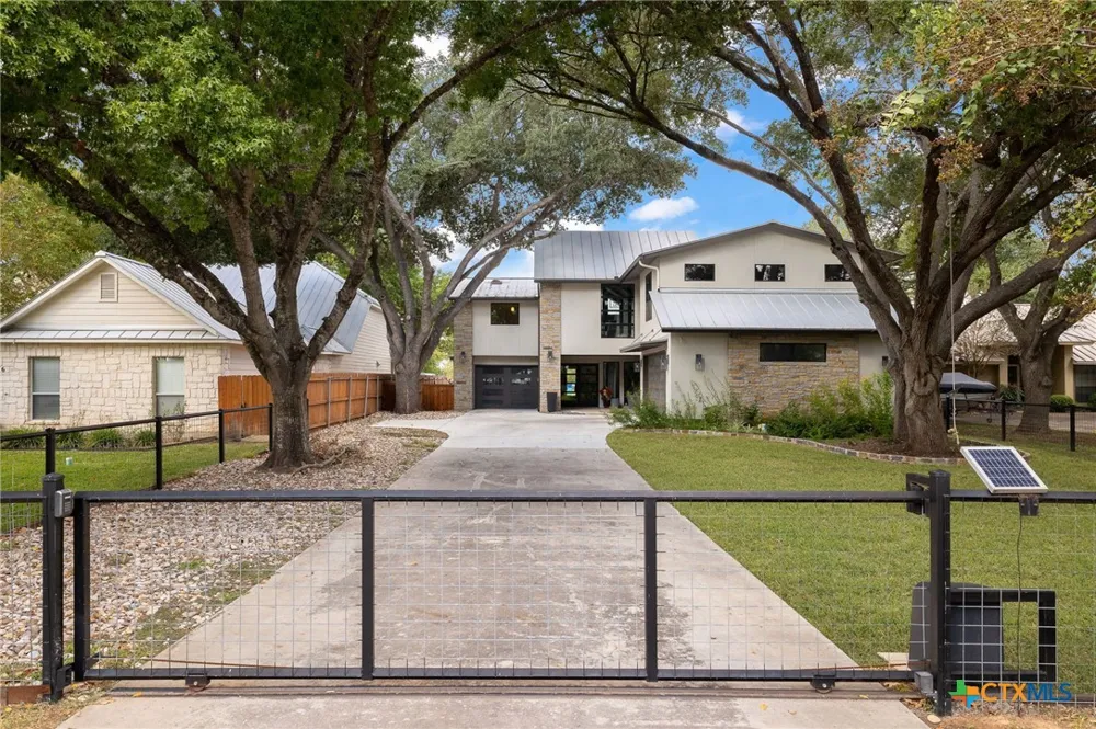180 Lake Ridge Drive Seguin, TX 78155