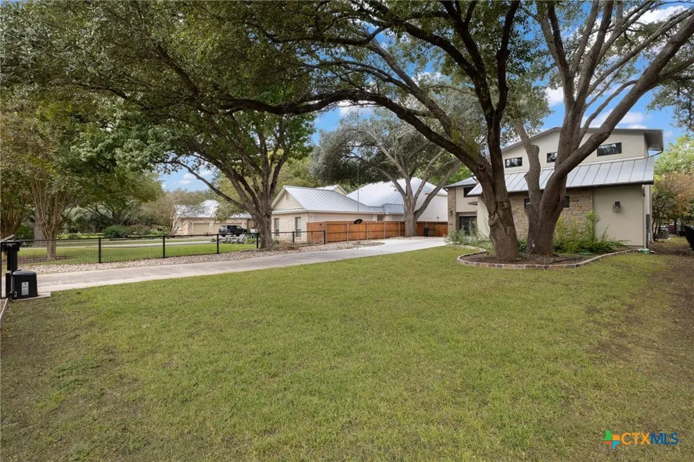 180 Lake Ridge Drive Seguin, TX 78155