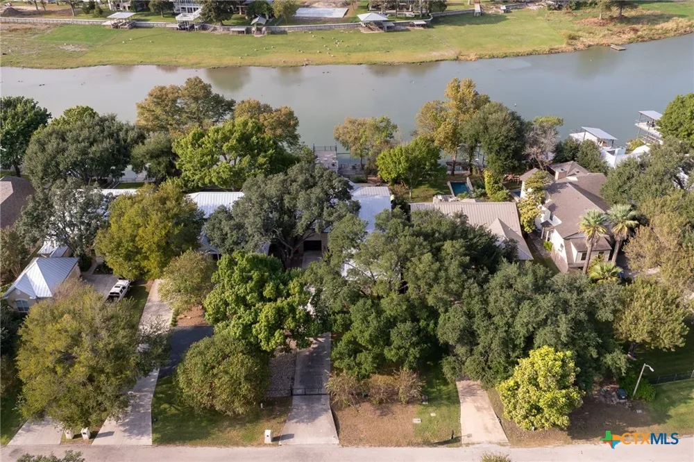 180 Lake Ridge Drive Seguin, TX 78155