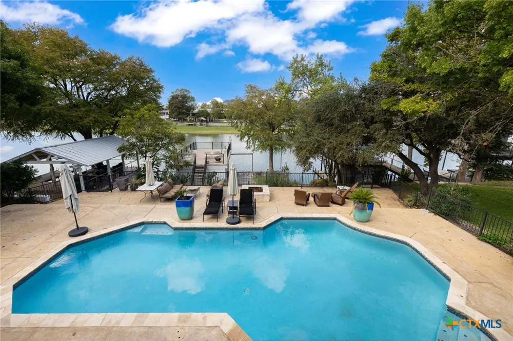 180 Lake Ridge Drive Seguin, TX 78155
