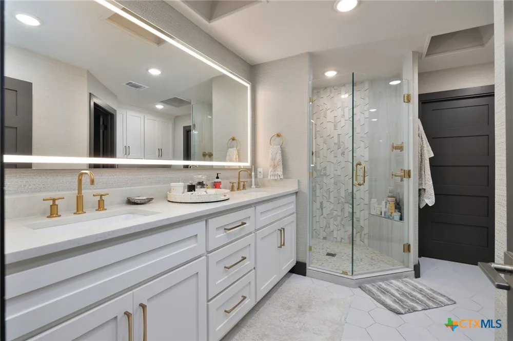 180 Lake Ridge Drive Seguin, TX 78155