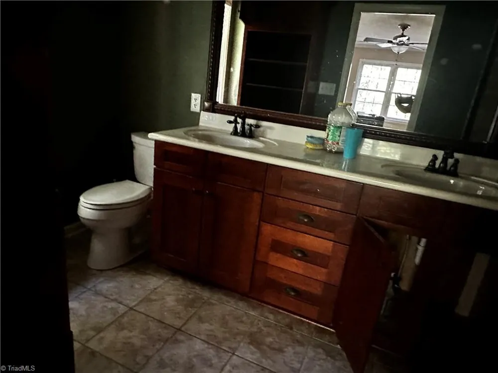 1720 Braemore Court Kernersville, NC 27284