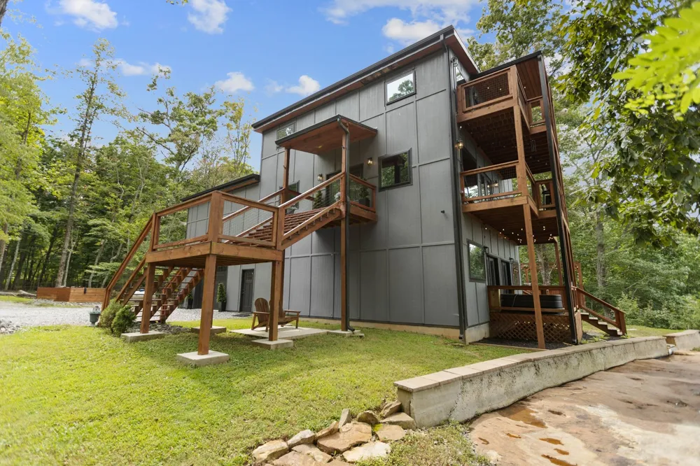 3107 Jackson Point Rd Sewanee, TN 37375