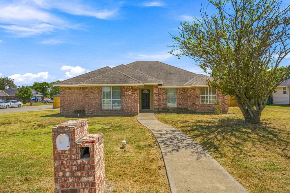 220 Knight Lane Lacy Lakeview, TX 76705
