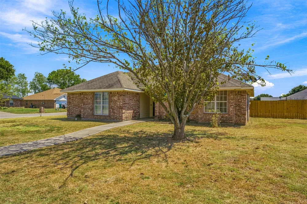 220 Knight Lane Lacy Lakeview, TX 76705