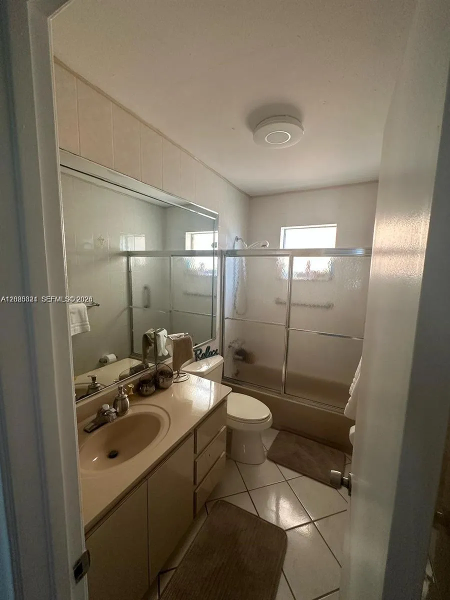 460 E 23rd St #207 Hialeah, FL 33013