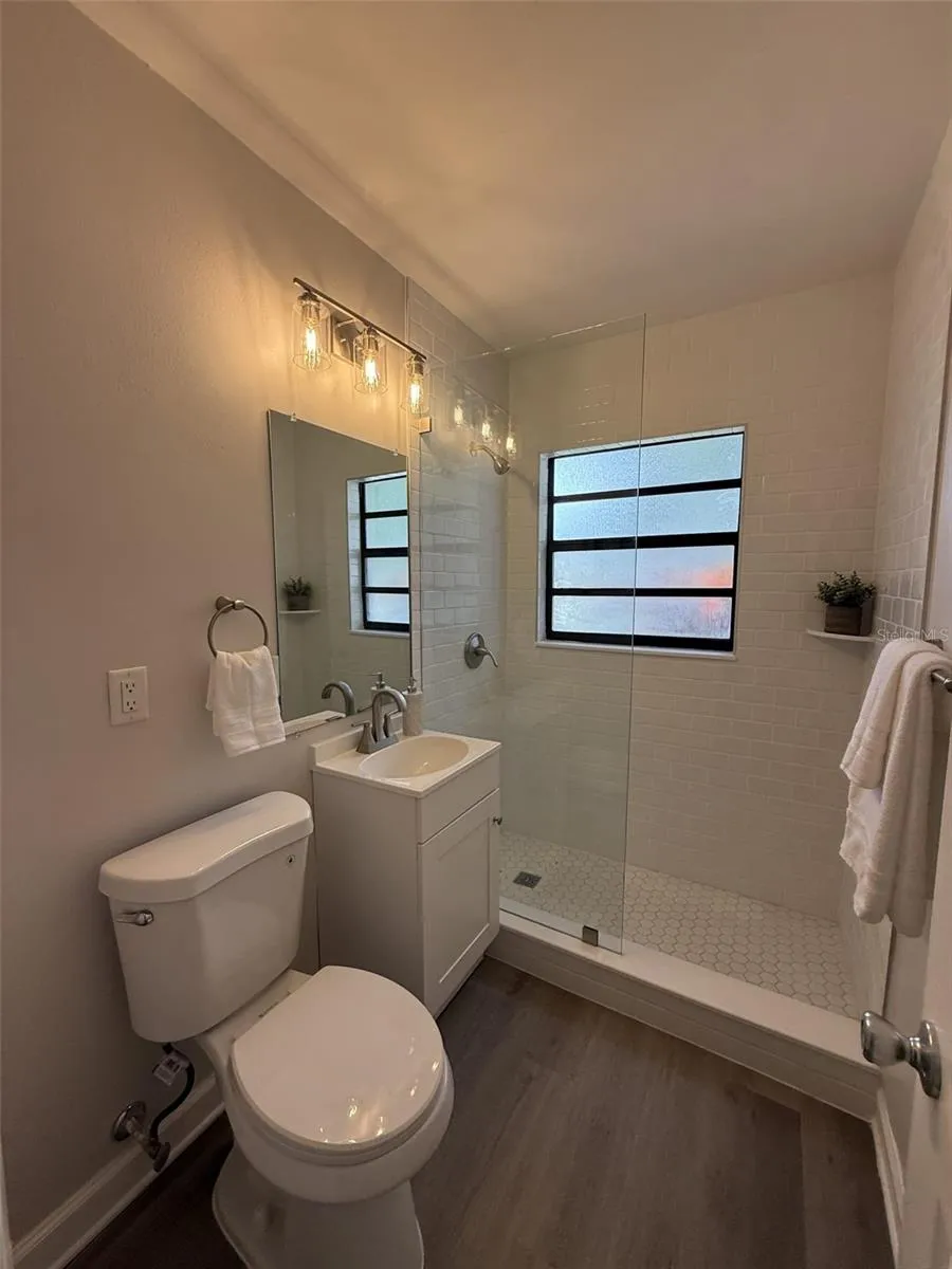 327 BARBARA CIRCLE Belleair, FL 33756