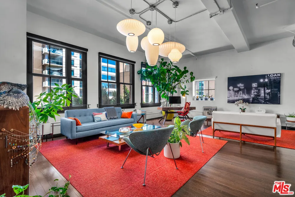 1645 Vine Street Los Angeles, CA 90028