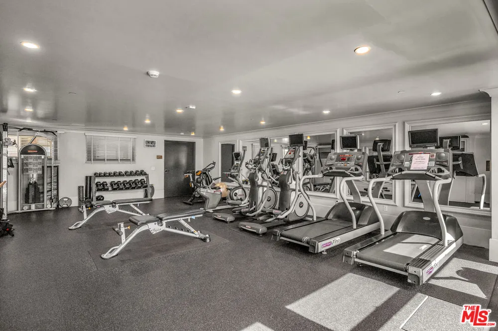 1645 Vine Street Los Angeles, CA 90028