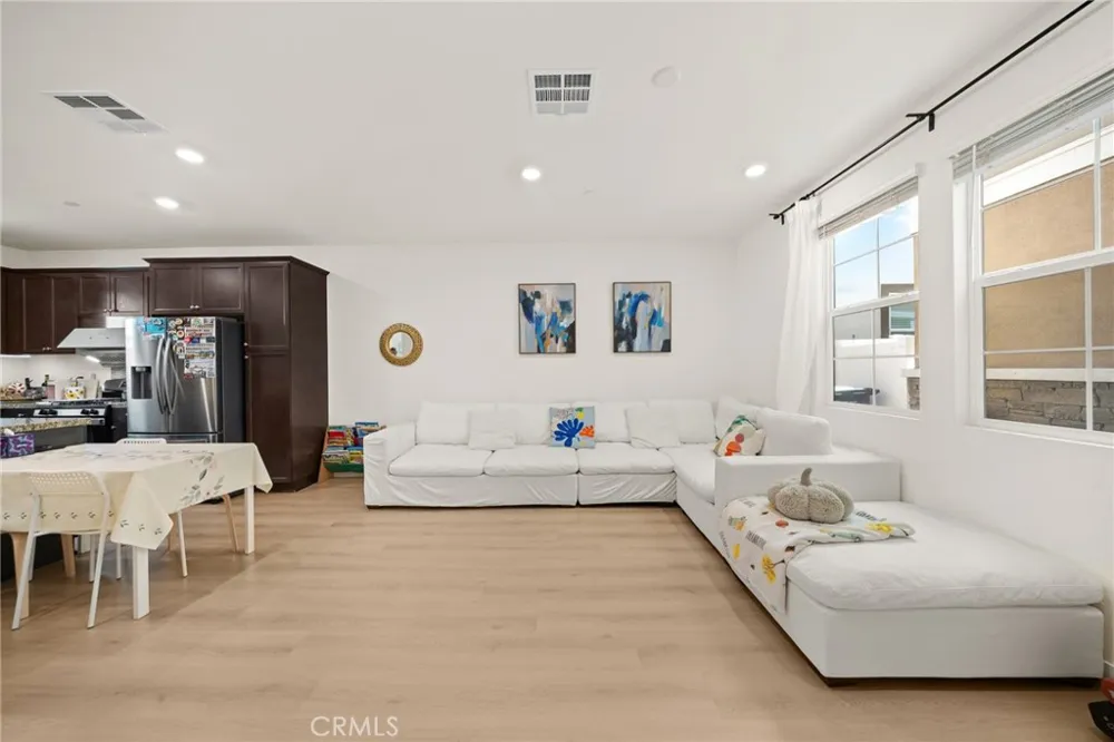 13931 Blossom Way Eastvale, CA 92880