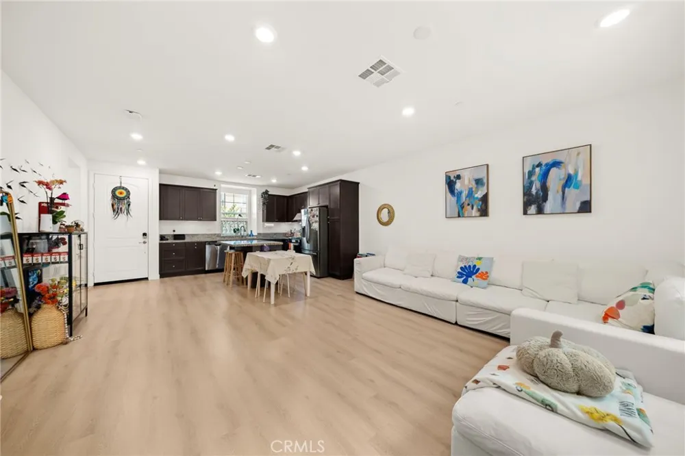 13931 Blossom Way Eastvale, CA 92880