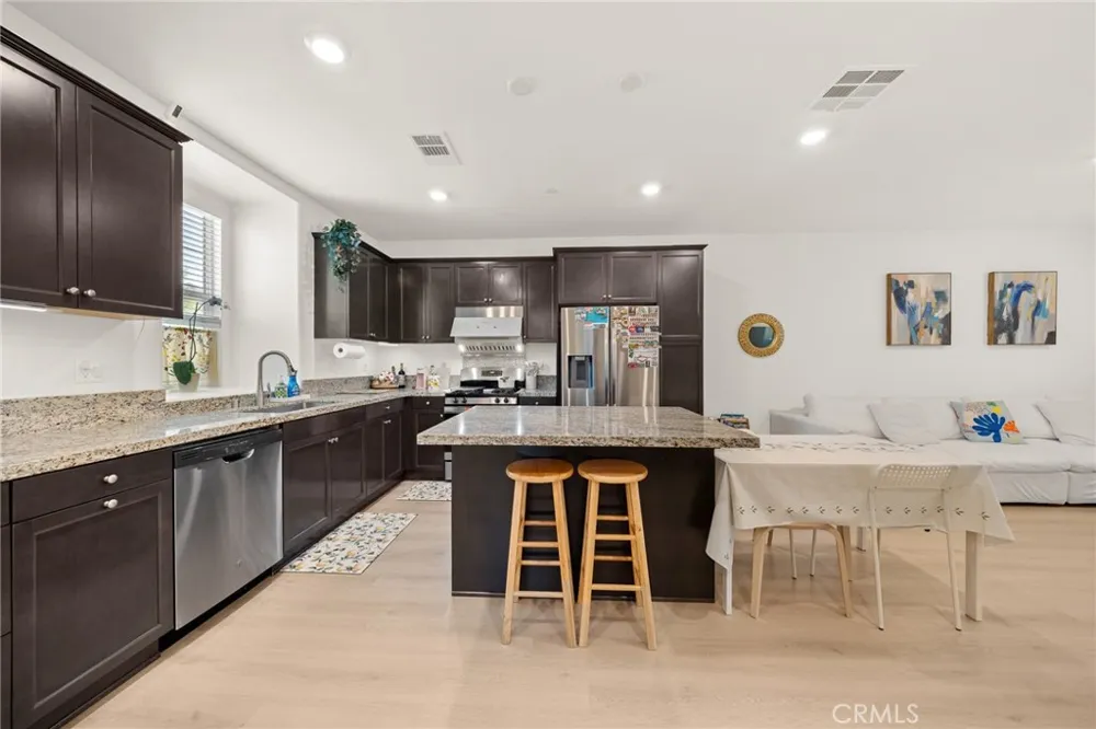 13931 Blossom Way Eastvale, CA 92880