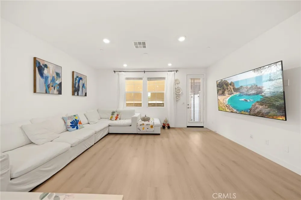 13931 Blossom Way Eastvale, CA 92880