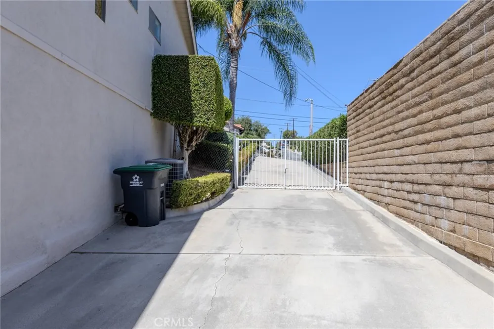 2326 Almira Avenue Fullerton, CA 92831