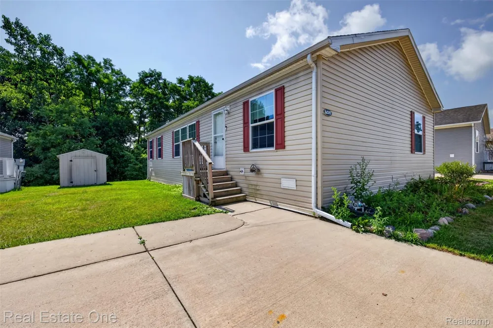 16047 Windsor Lane Holly Township, MI 48442