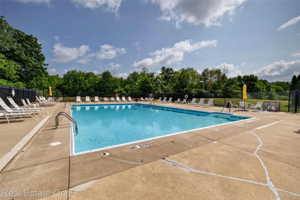 16047 Windsor Lane Holly Township, MI 48442