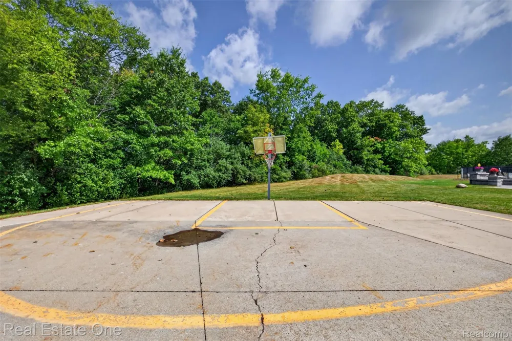 16047 Windsor Lane Holly Township, MI 48442