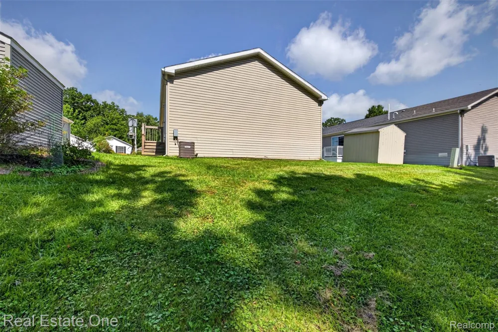 16047 Windsor Lane Holly Township, MI 48442