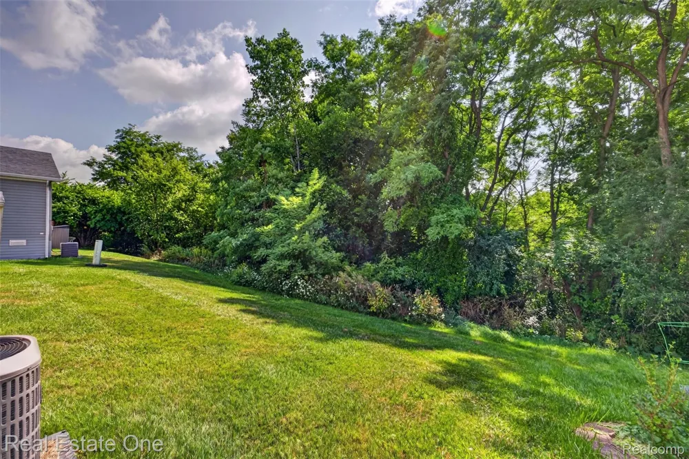 16047 Windsor Lane Holly Township, MI 48442