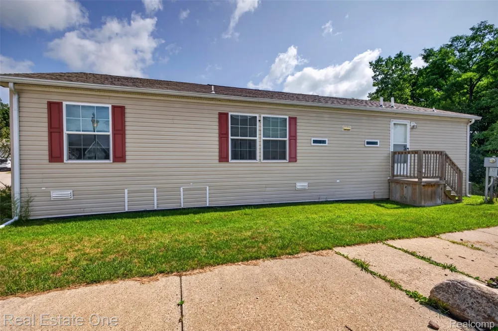 16047 Windsor Lane Holly Township, MI 48442