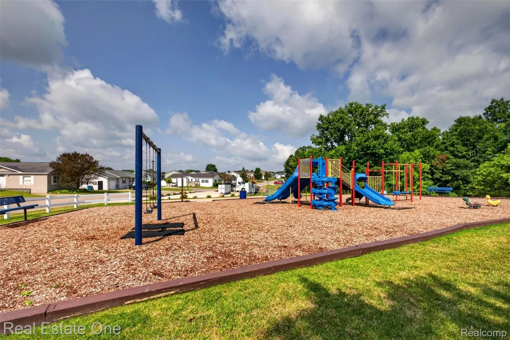 16047 Windsor Lane Holly Township, MI 48442