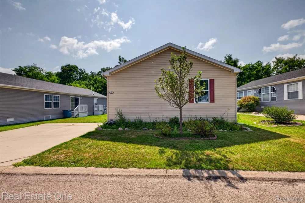 16047 Windsor Lane Holly Township, MI 48442