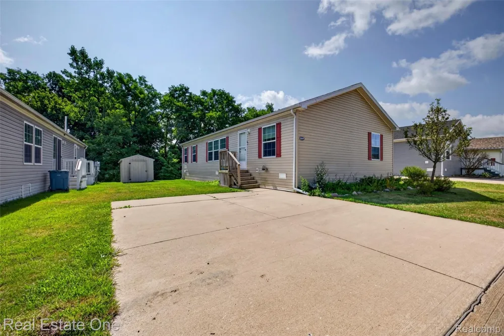 16047 Windsor Lane Holly Township, MI 48442
